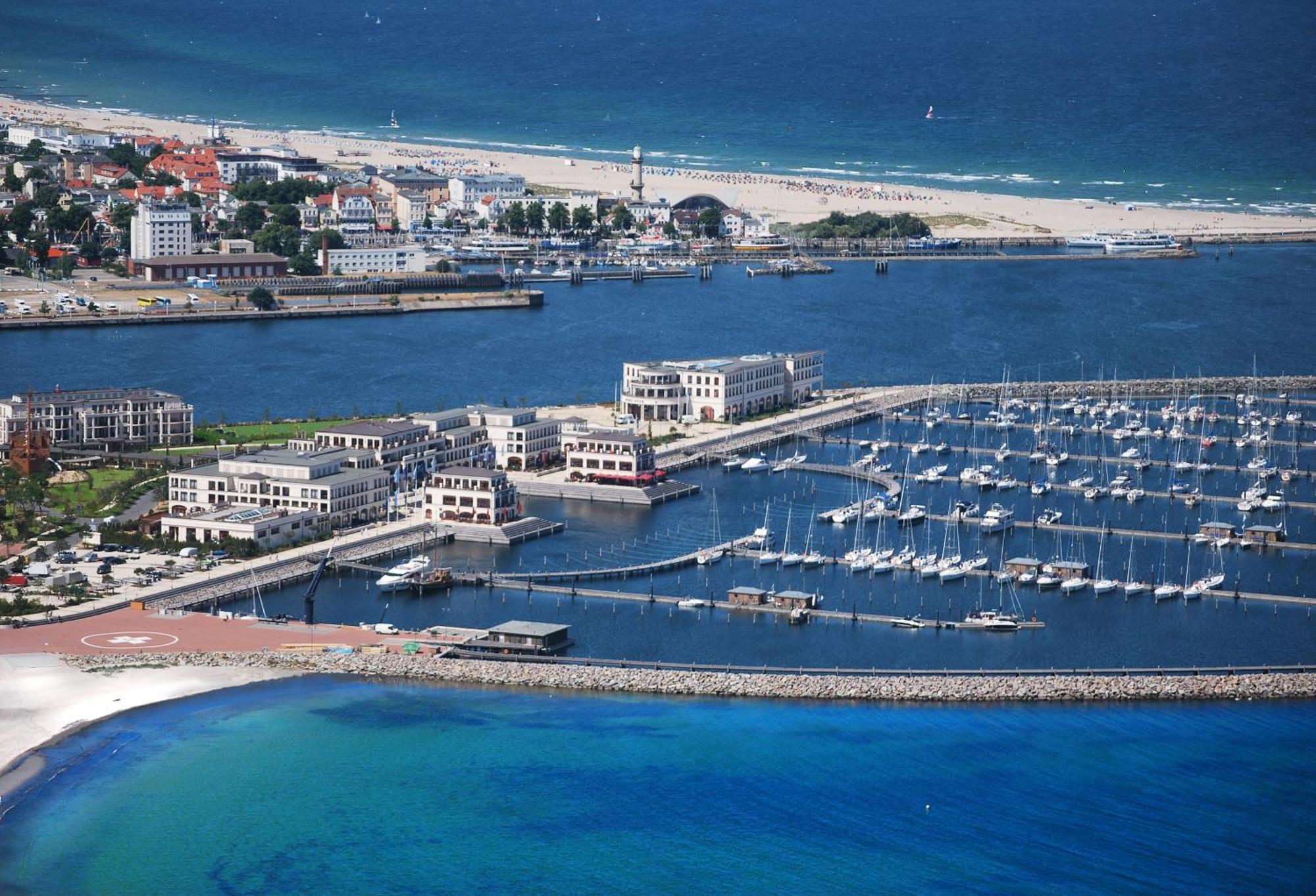 Yachthafenresidenz Hohe Duene Hotel Росток Екстериор снимка Marina del Rey