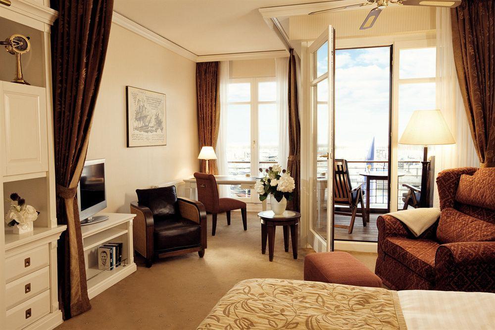 Yachthafenresidenz Hohe Duene Hotel Росток Екстериор снимка